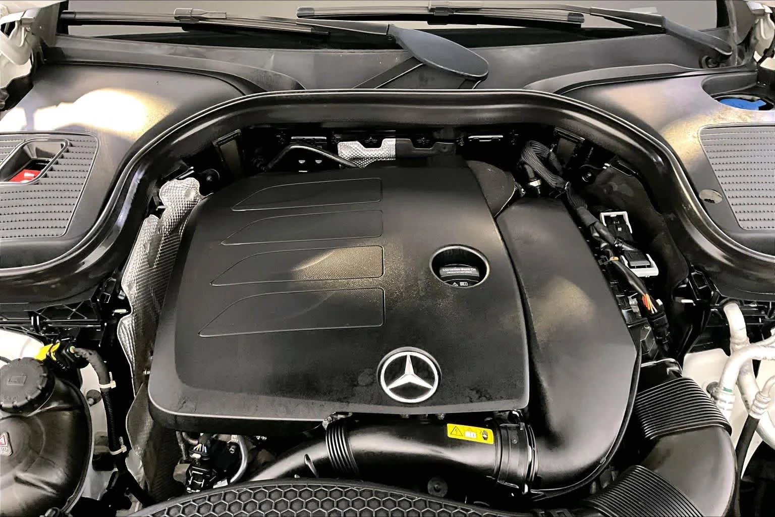 Used 2020 Polar White Mercedes-Benz GLC 300 image 31