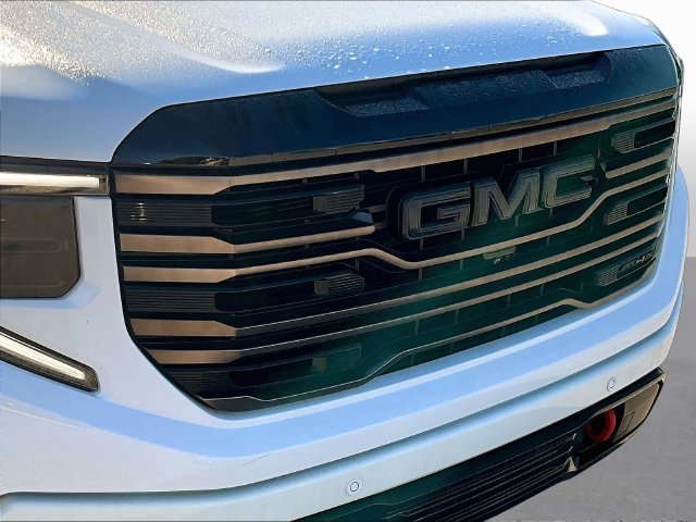Used 2022 White GMC AT4X image 36