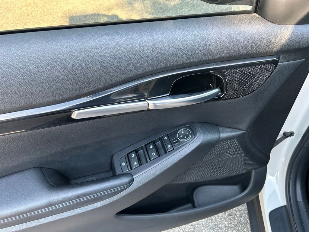 Used 2021 White Kia S image 17