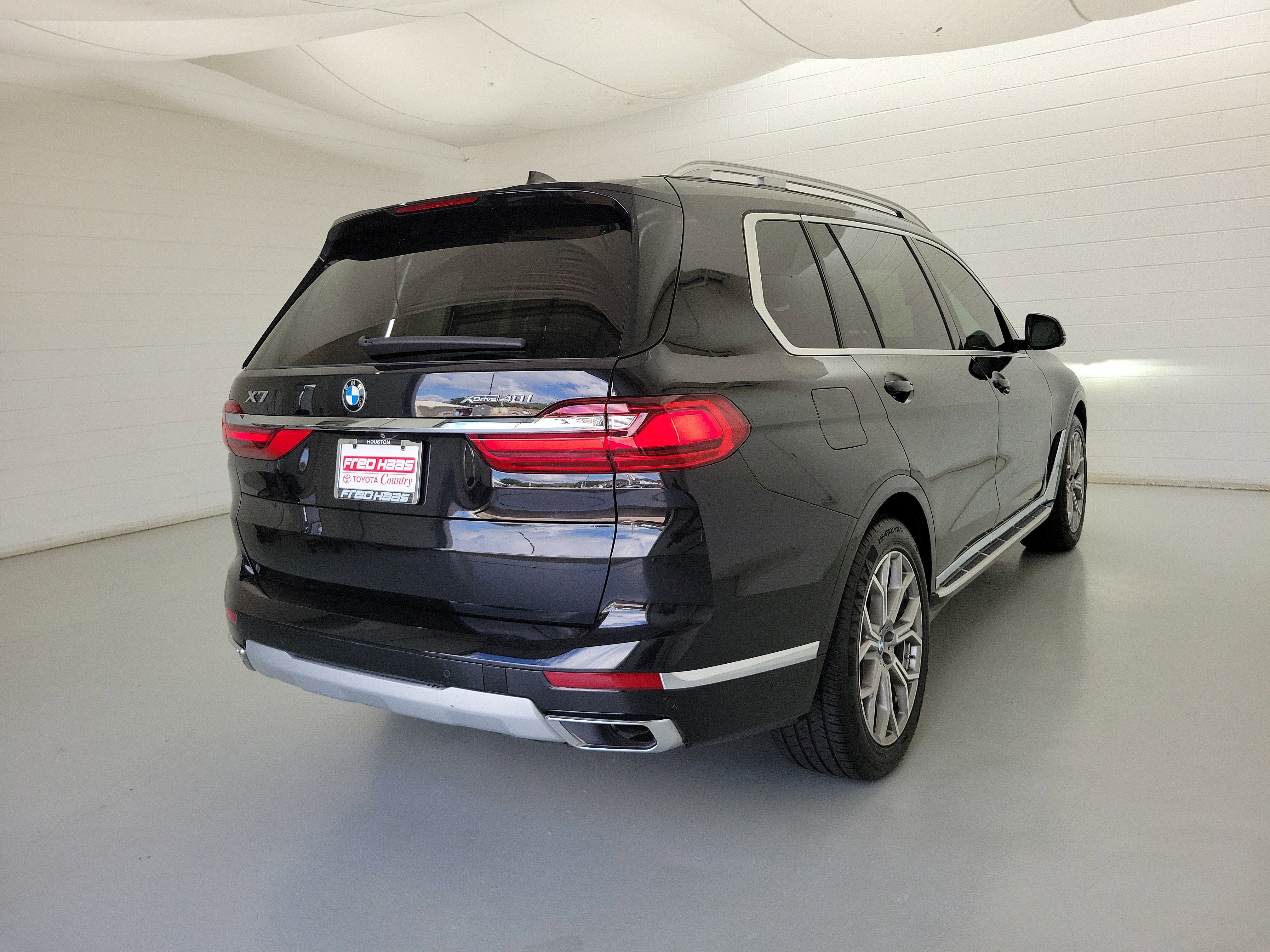 Used 2021 Black Sapphire Metallic BMW xDrive40i image 5