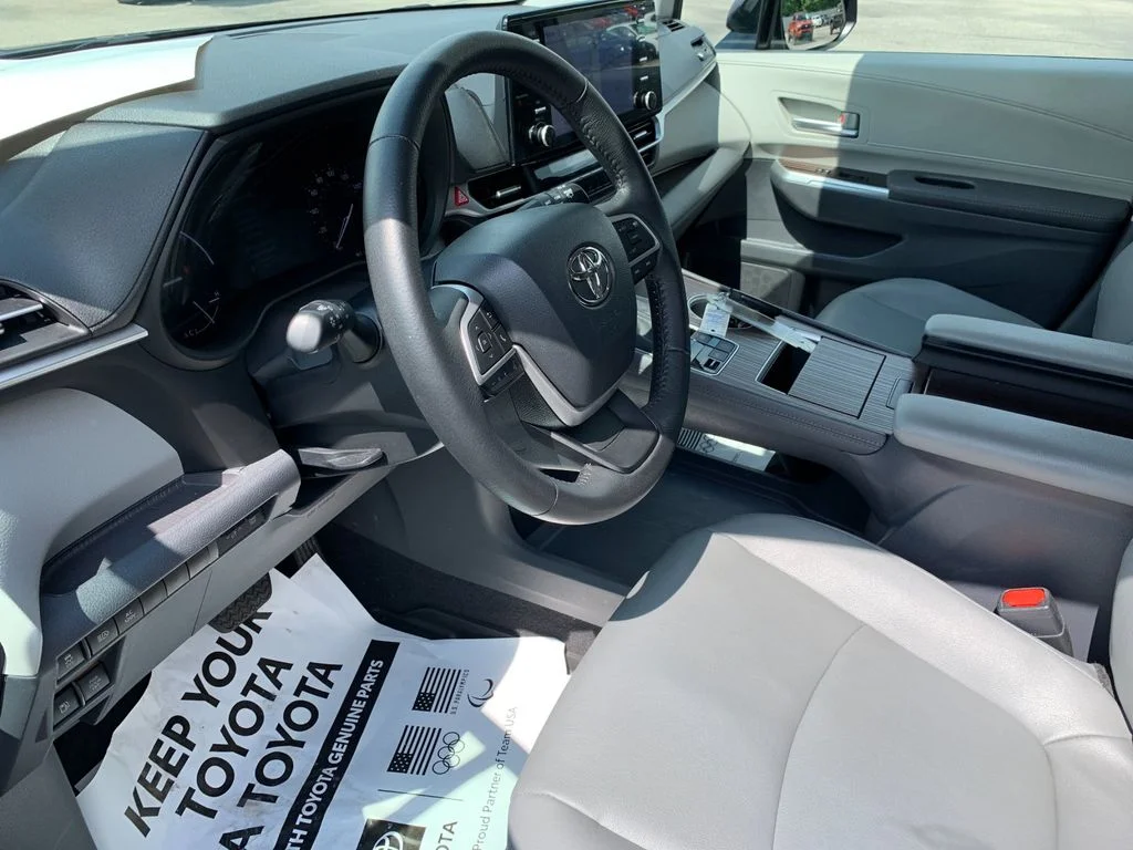Used 2023  Toyota XLE image 11