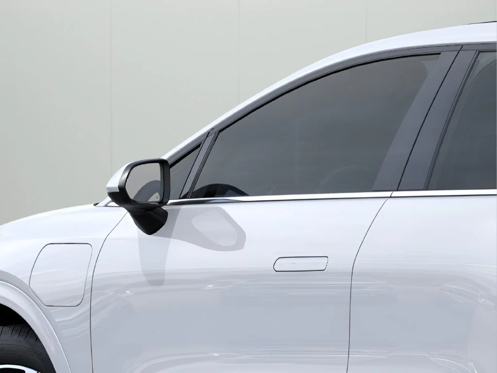 Used 2025 Summit White Chevrolet LT image 13