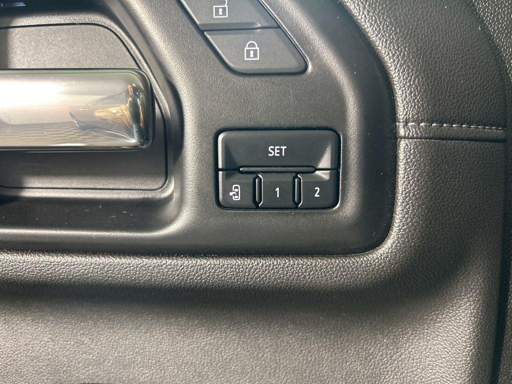 Used 2022 Greenstone Metallic Chevrolet High Country image 21