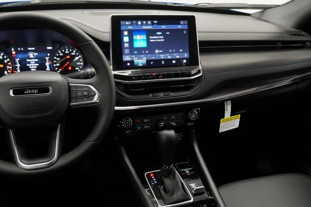 New 2026 Hydro Blue Pearlcoat Jeep Latitude image 21