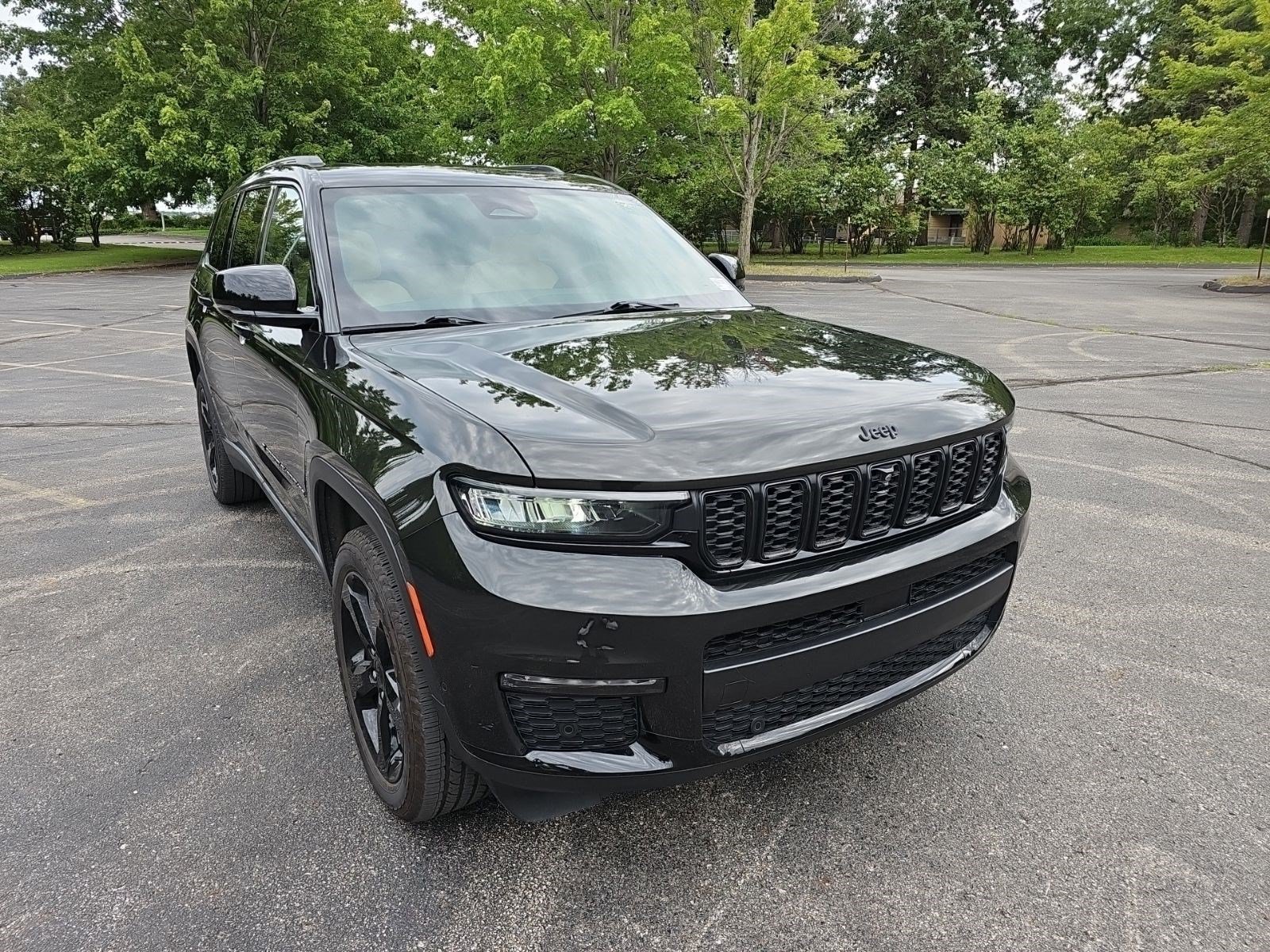 Certified Used 2023 Rocky Mountain Pearlcoat Jeep Limited image 7