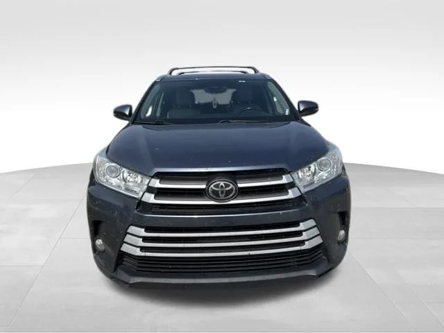 Used 2018 Blue Toyota XLE image 8