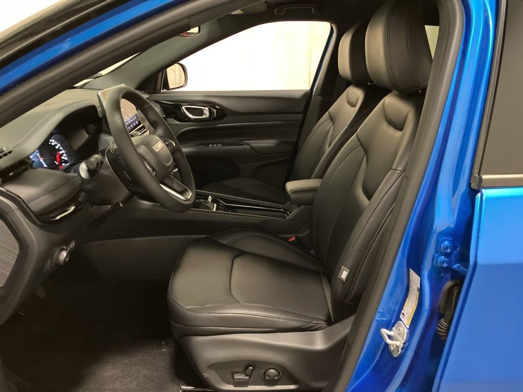New 2026 Hydro Blue Pearl-Coat Exterior Paint Jeep Limited Altitude image 9