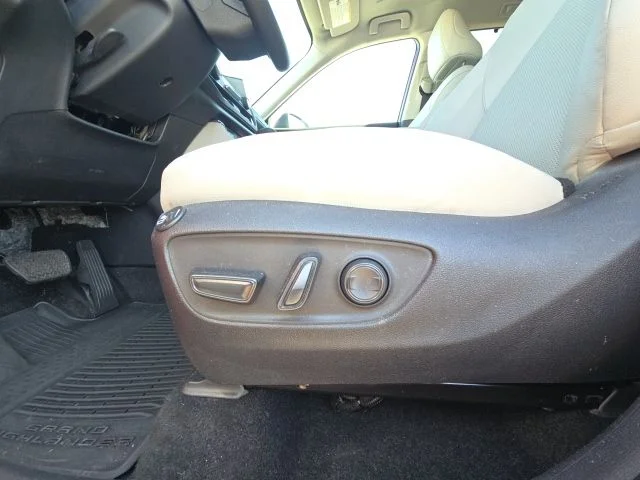 Used 2025 Red Toyota XLE image 24