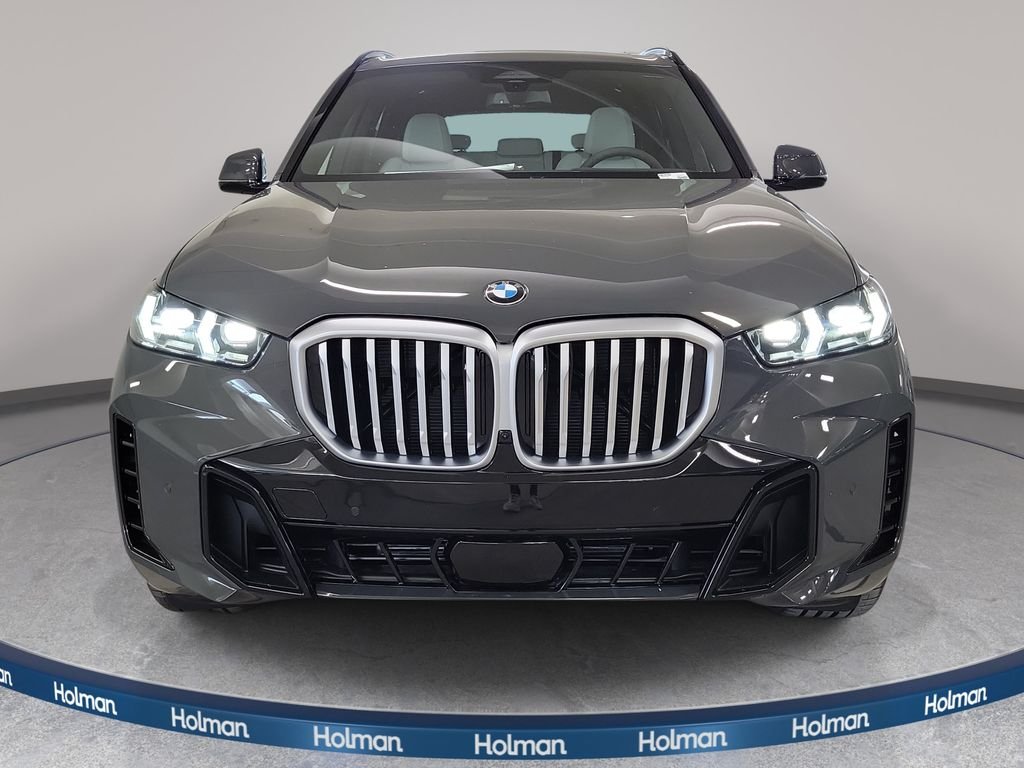 New 2026 Dravit Grey Metallic BMW sDrive40i image 2
