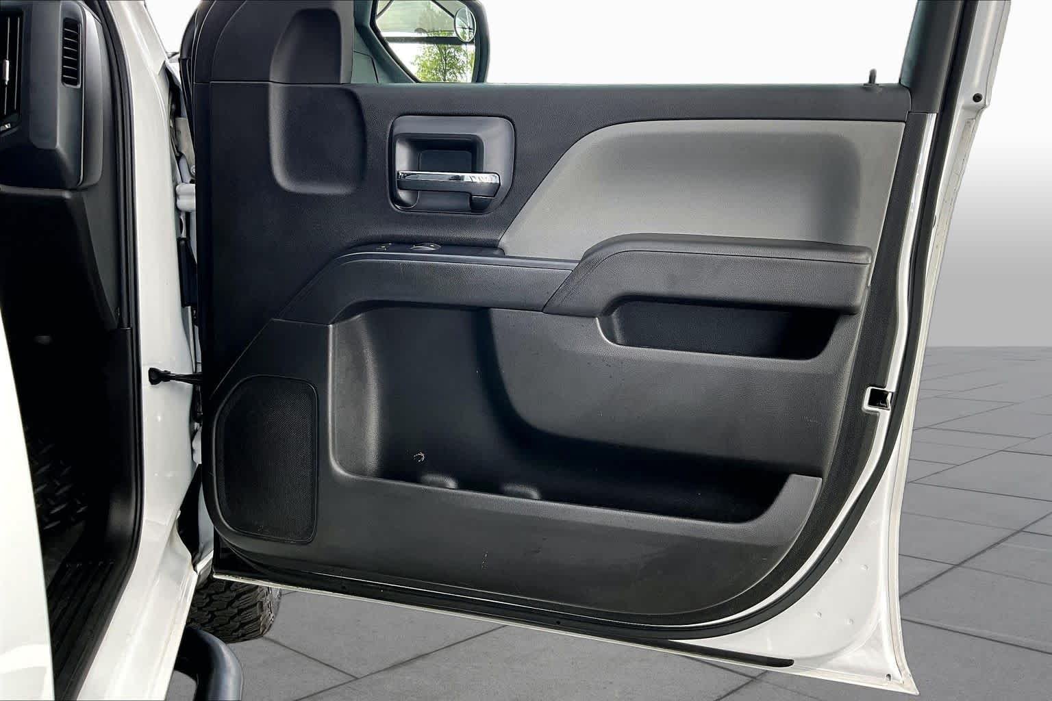 Used 2017 Summit White Chevrolet Custom image 23