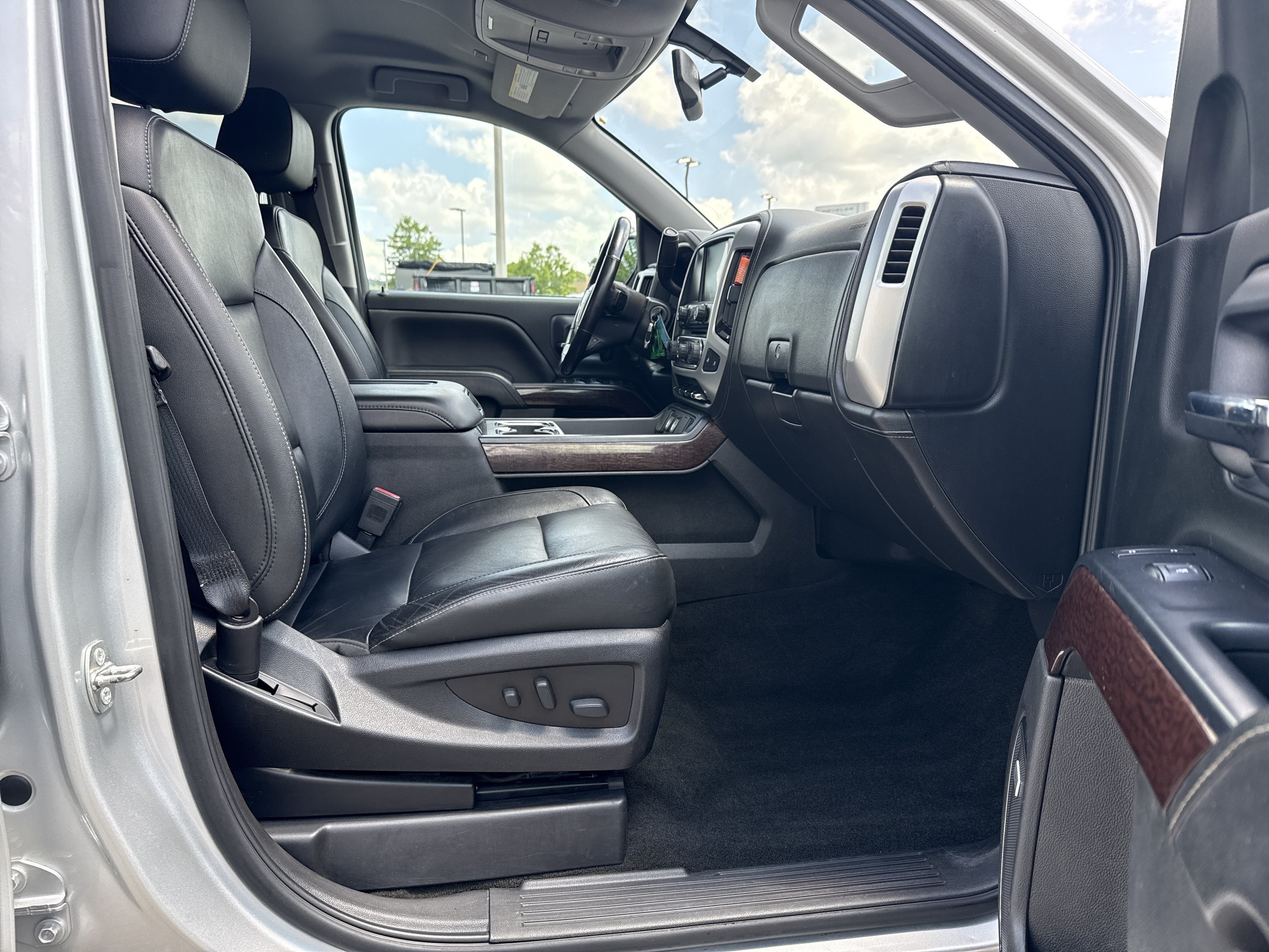 Used 2018 Quicksilver Metallic GMC SLT image 13