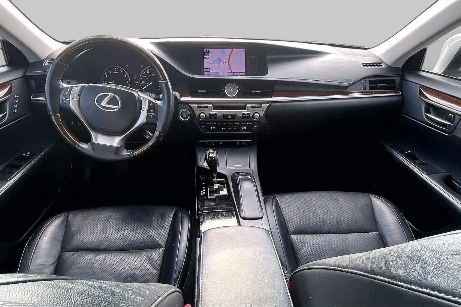 Used 2014 Silver Lining Metallic Lexus  image 16