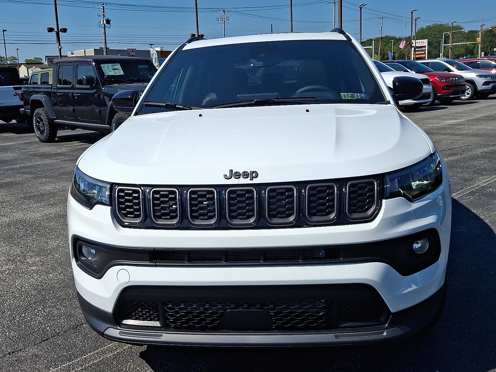 New 2025 Bright White Clear-Coat Exterior Paint Jeep Latitude image 3