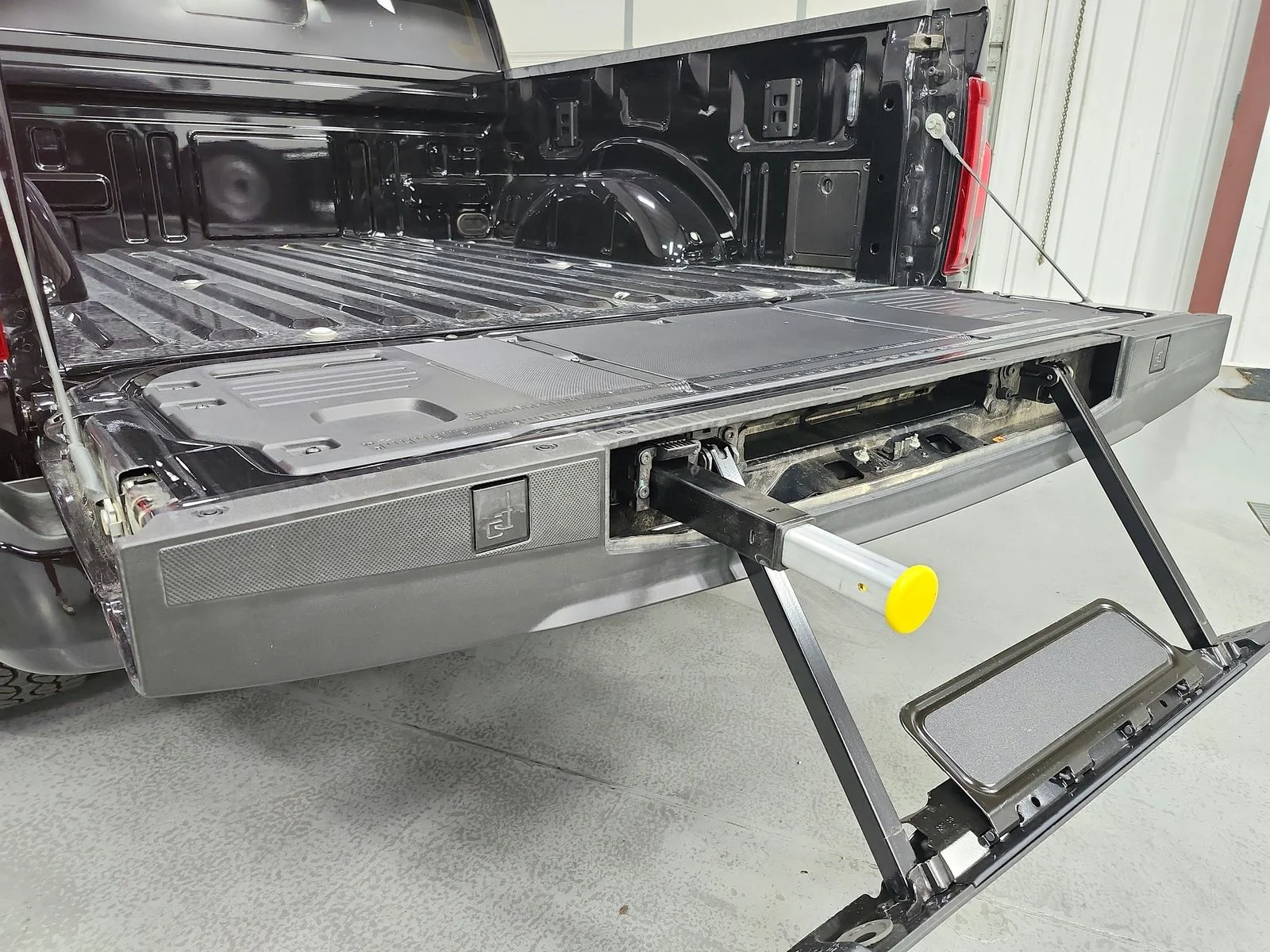 New 2026 Agate Black Metallic Ford XLT image 41