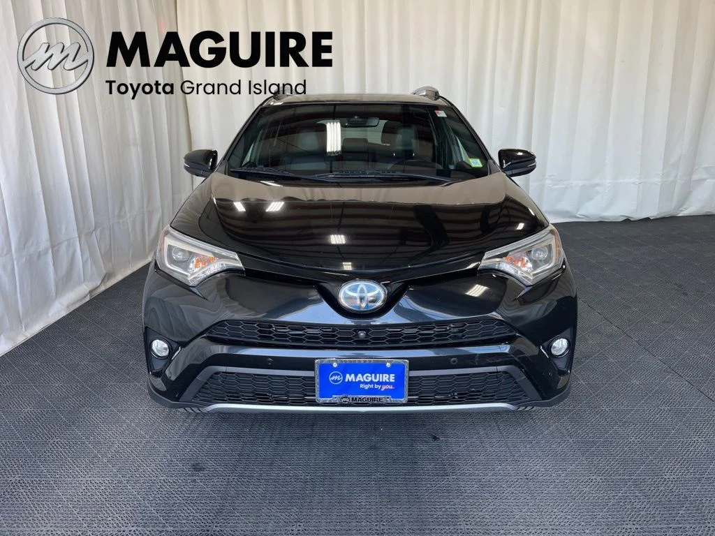 Used 2018 Black Toyota SE image 33