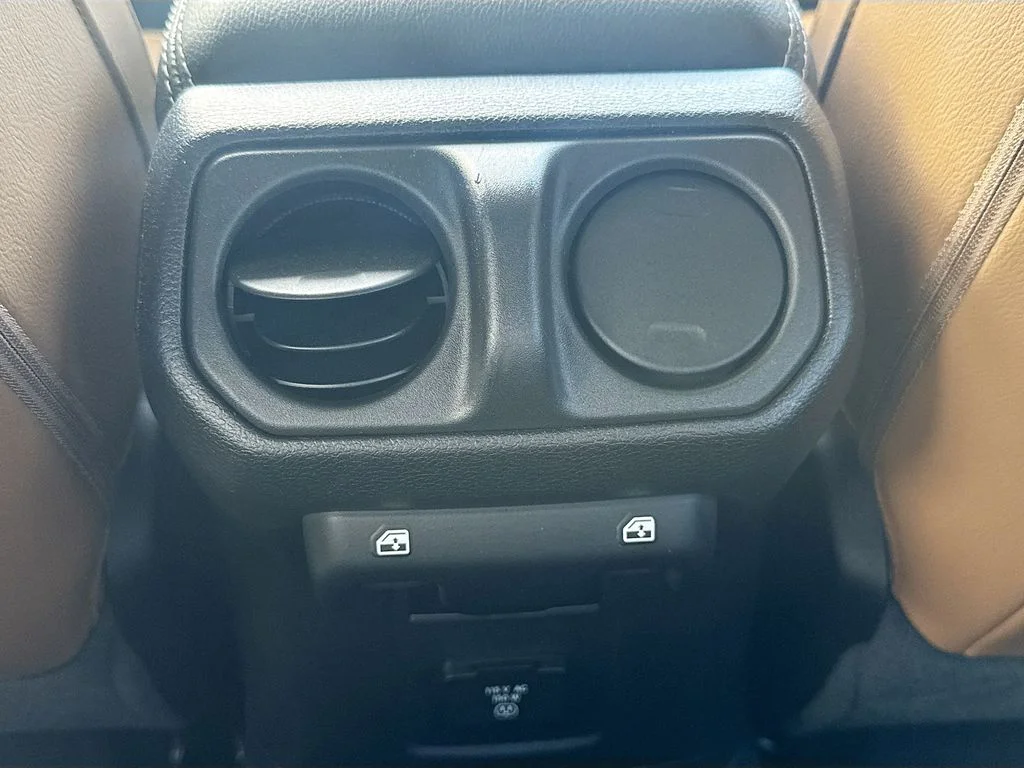 Used 2023 White Jeep Sahara image 29