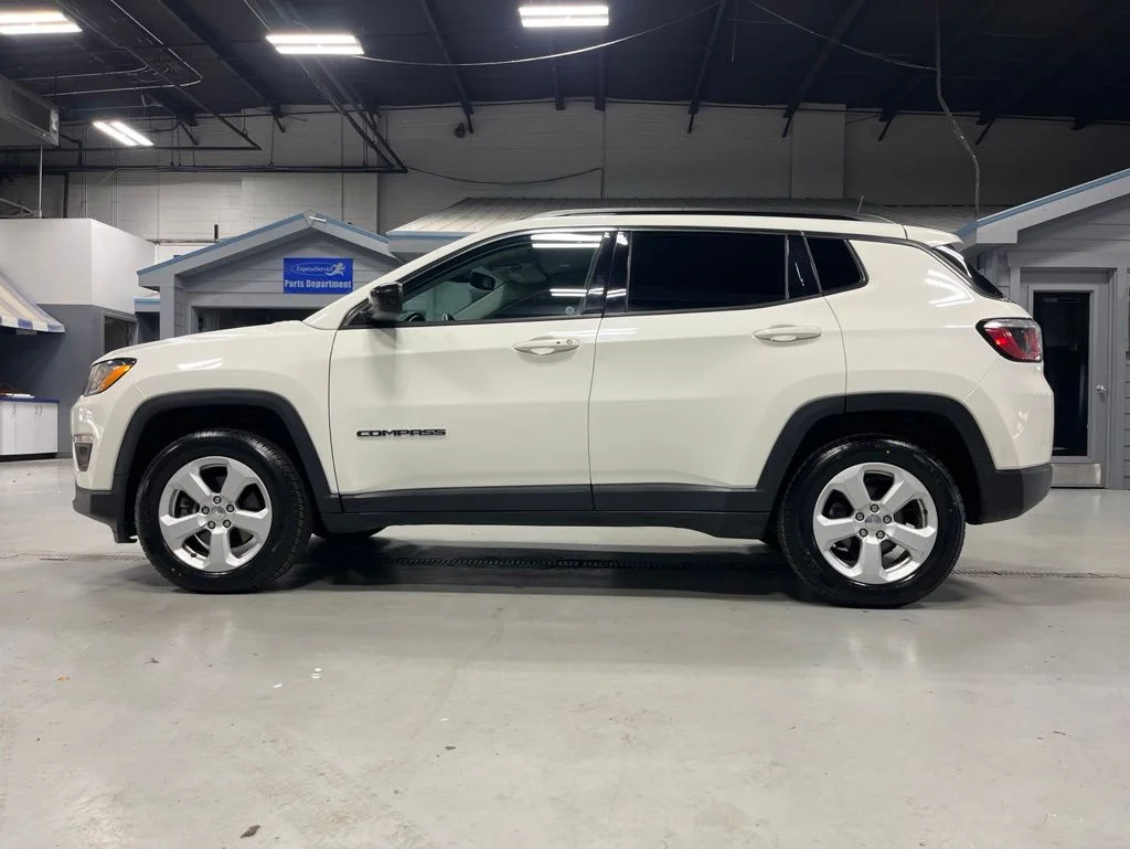 Used 2019 White Clearcoat Jeep Latitude image 3