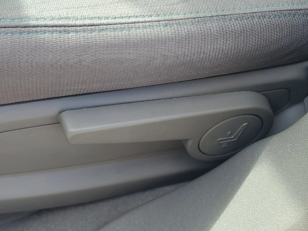 Used 2013 White Chevrolet LS image 16