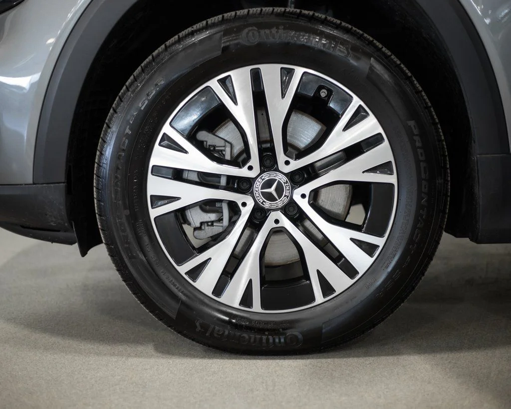 Used 2026 Gray Mercedes-Benz GLB 250 image 4