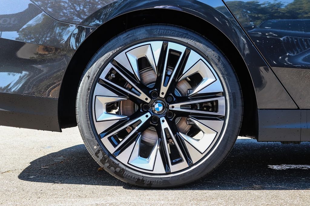 New 2027 Dark Graphite Metallic BMW 530i image 8