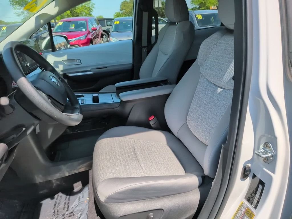 Used 2025 White Toyota LE image 18