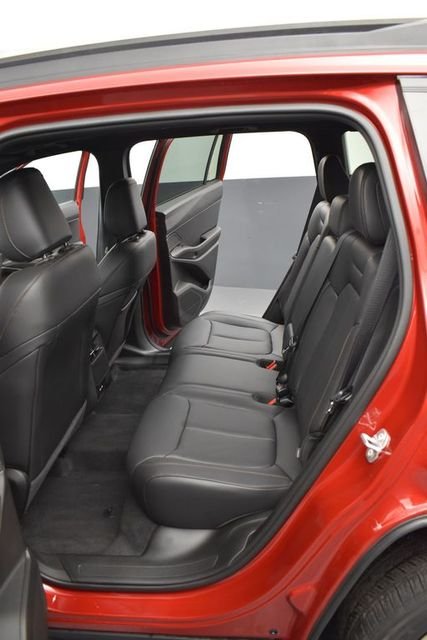 New 2026 Red Hot Pearl-Coat Exterior Paint Jeep Limited image 8