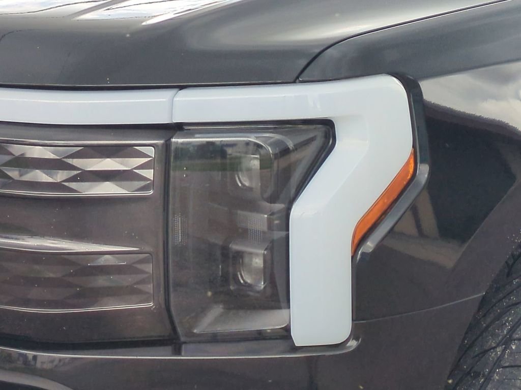 2023 Ford F-150 Lightning Platinum - Photo 10