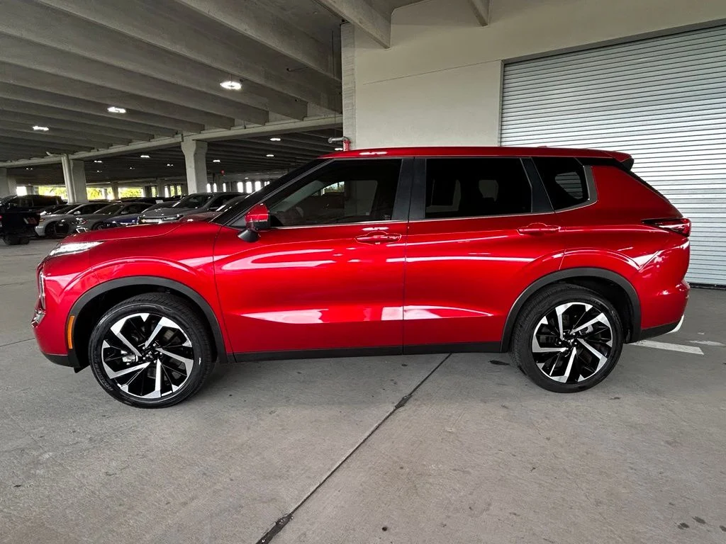 2024 Mitsubishi Outlander SE 2WD's photo