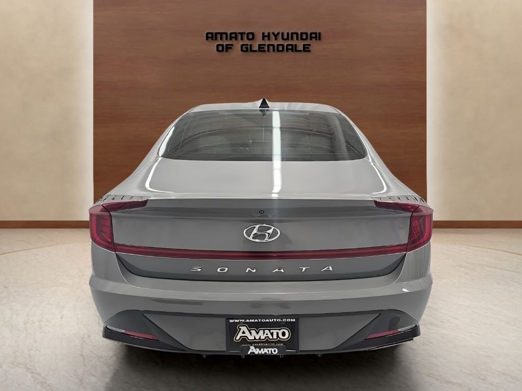 Used 2023 Gray Hyundai SEL image 5