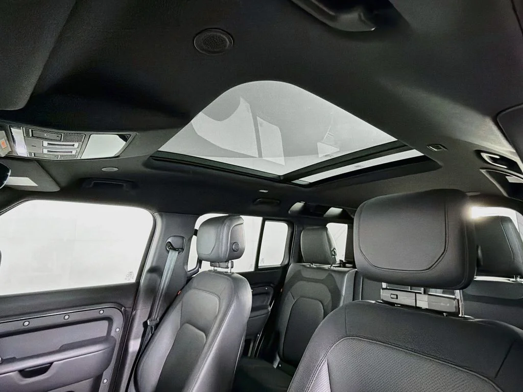 Used 2023 Gray Land Rover X-Dynamic SE image 23