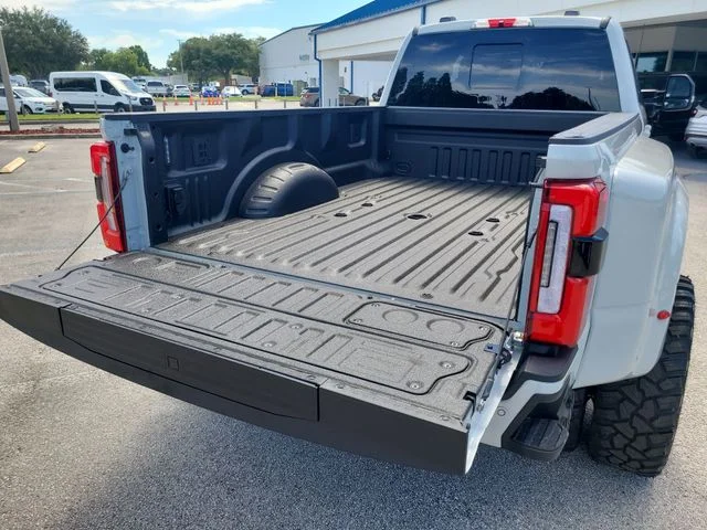 New 2026 Avalanche Ford Platinum image 13