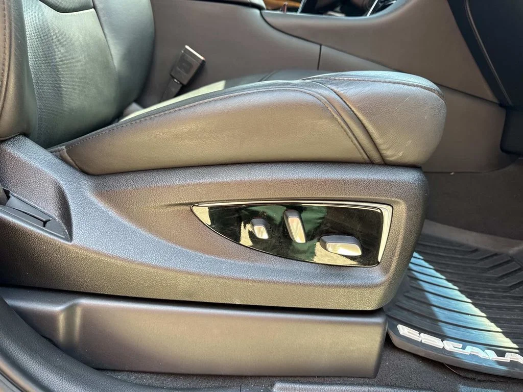 Used 2019 Gray Cadillac Luxury image 32