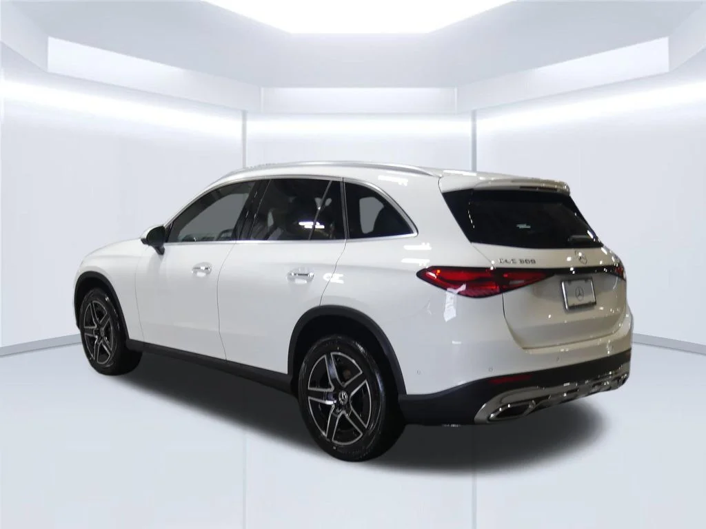 New 2026 Polar White Mercedes-Benz GLC 300 image 3