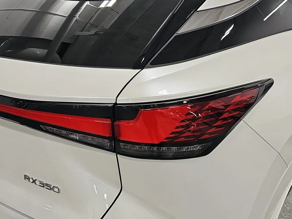 New 2026 Eminent White Pearl Lexus PREMIUM PLUS image 32