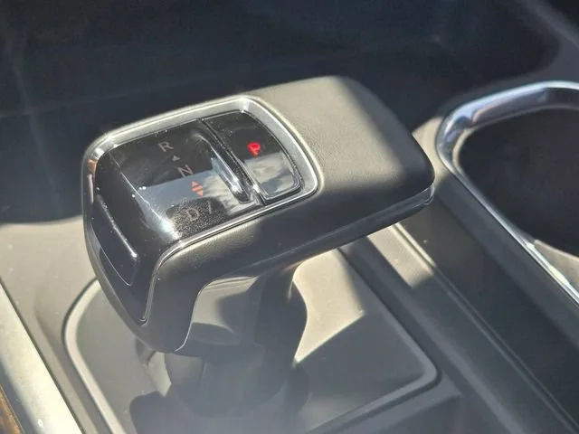 Used 2025 Sterling Metallic GMC Elevation image 28