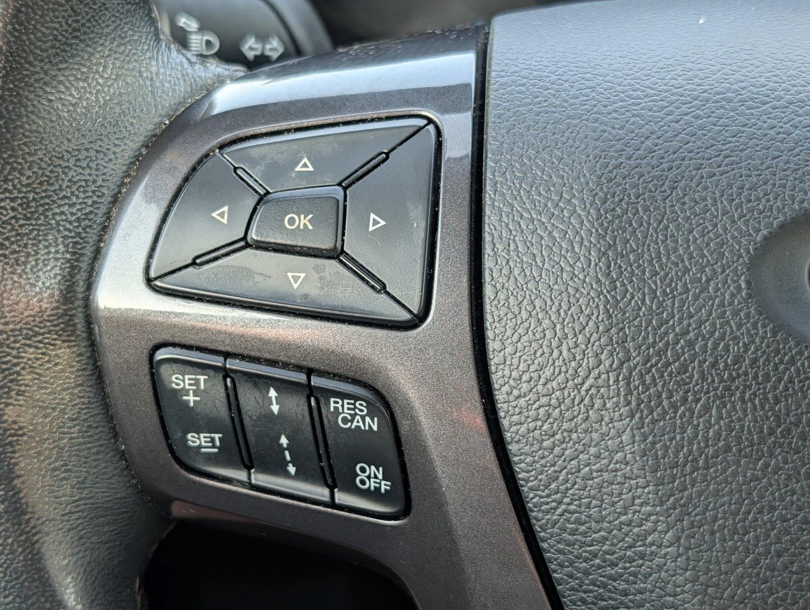 Used 2022 Cactus Gray Ford LARIAT image 25