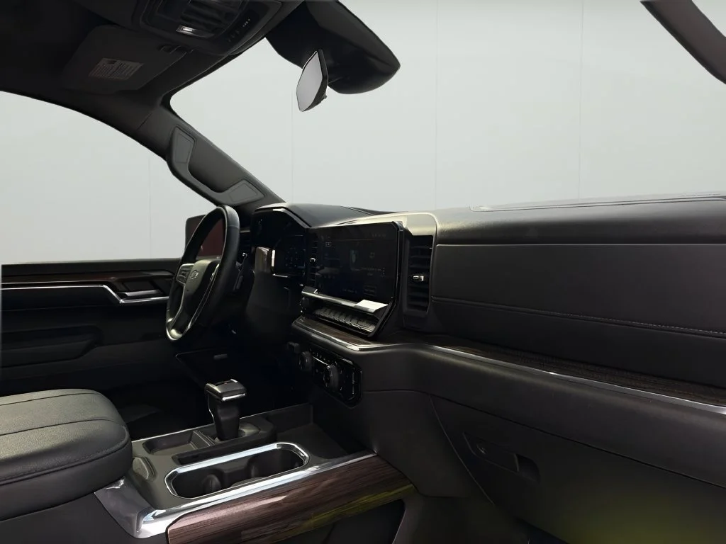 Used 2023 SUMMIT WHITE Chevrolet RST image 12