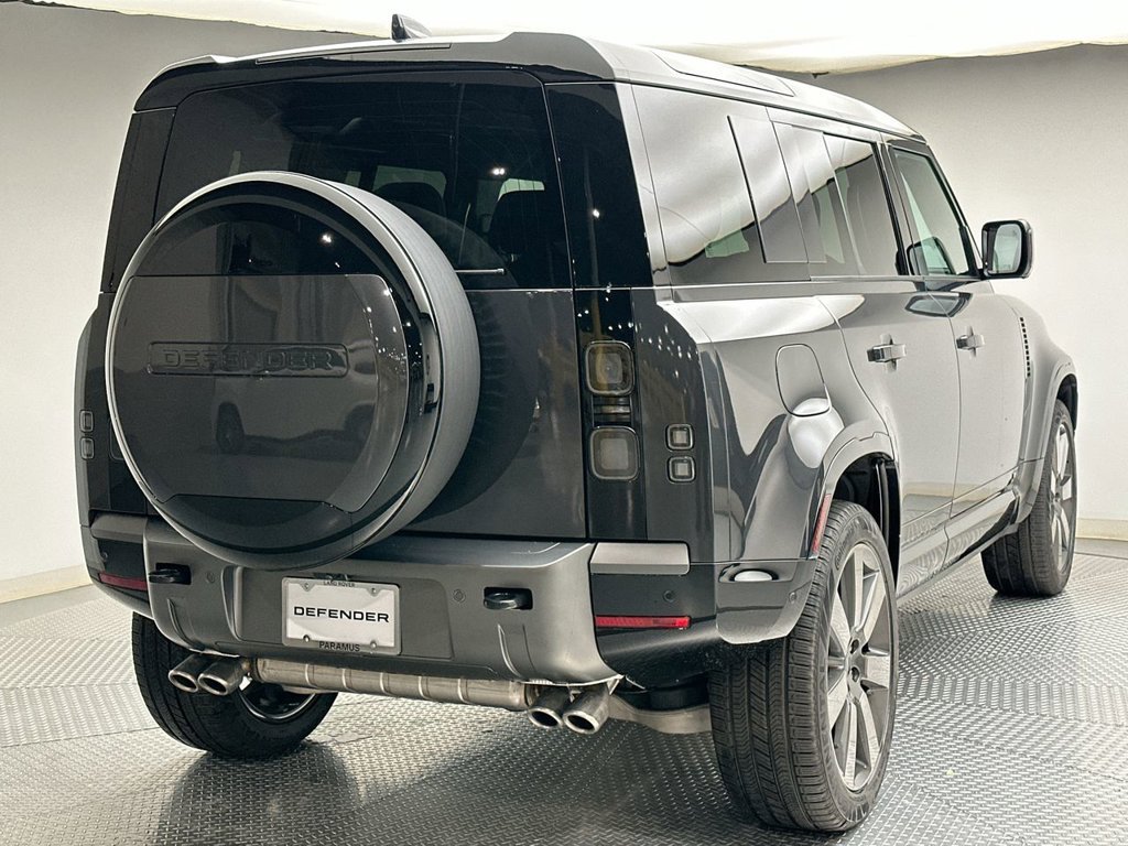 New 2026 Carpathian Grey Prem Met Land Rover V8 image 3