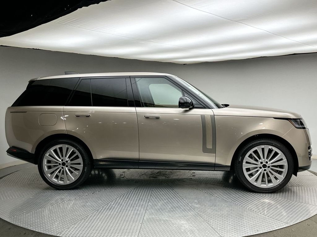 New 2026 Batumi Gold Premium Metallic Land Rover SE image 4