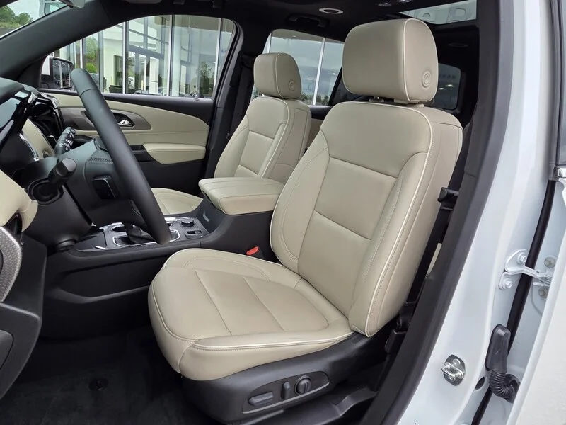 Used 2023 Iridescent Pearl Tricoat CHEVROLET AWD 4DR PREMIER image 8