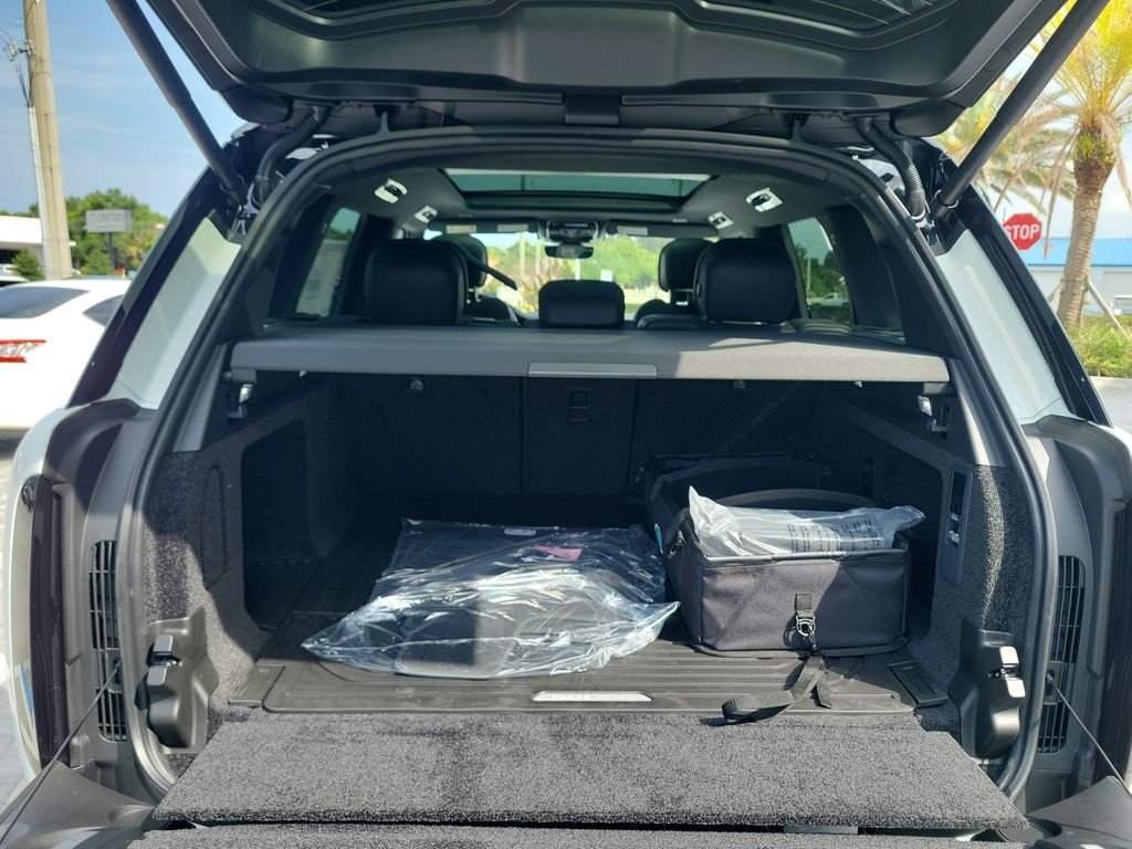 New 2026 Fuji White Land Rover SE image 11