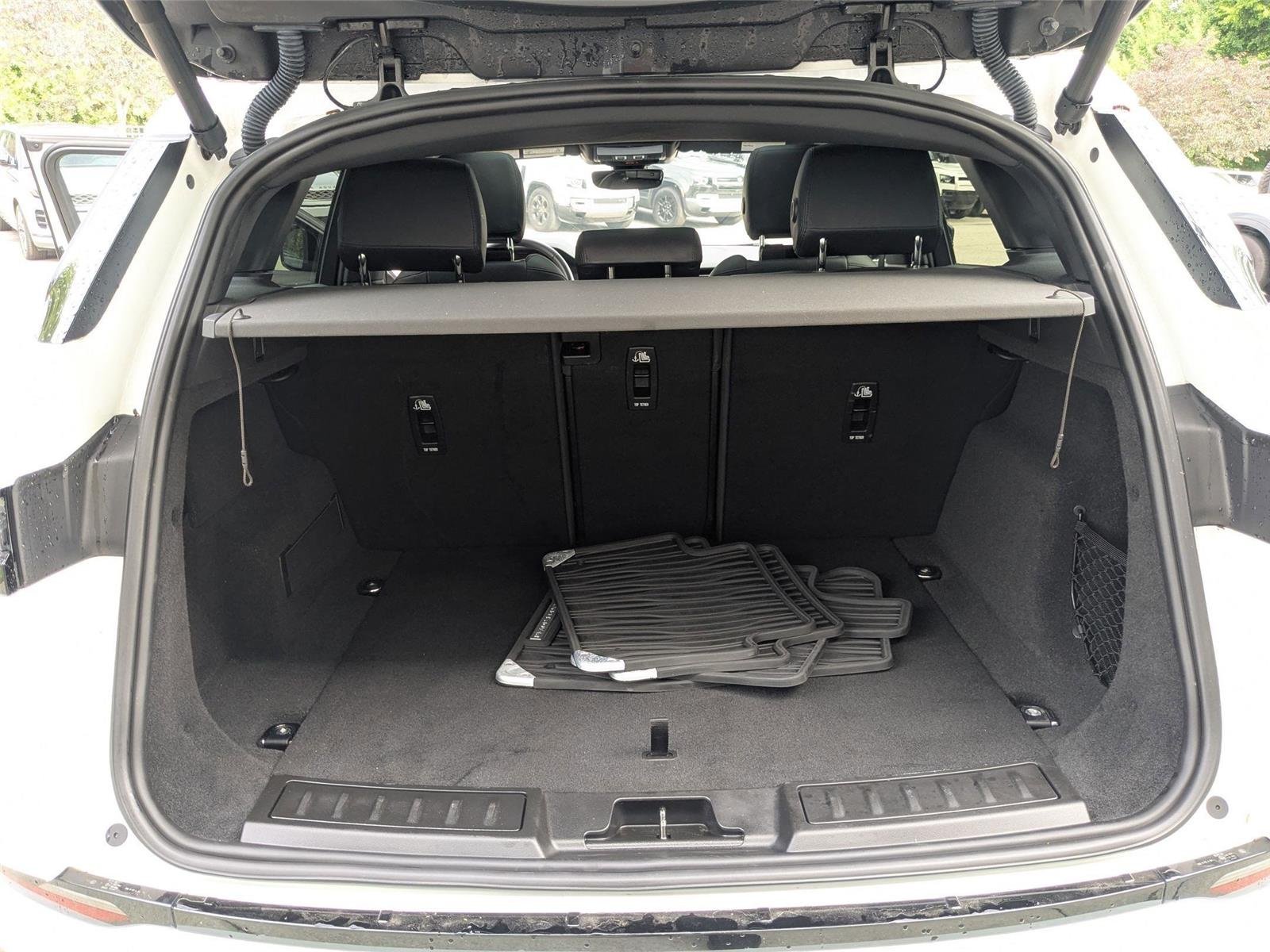 Used 2024 Fuji White Land Rover Core S image 27