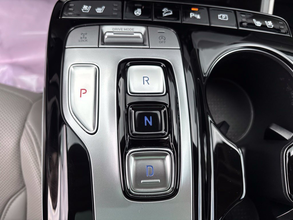 Used 2024 White Hyundai Limited image 19