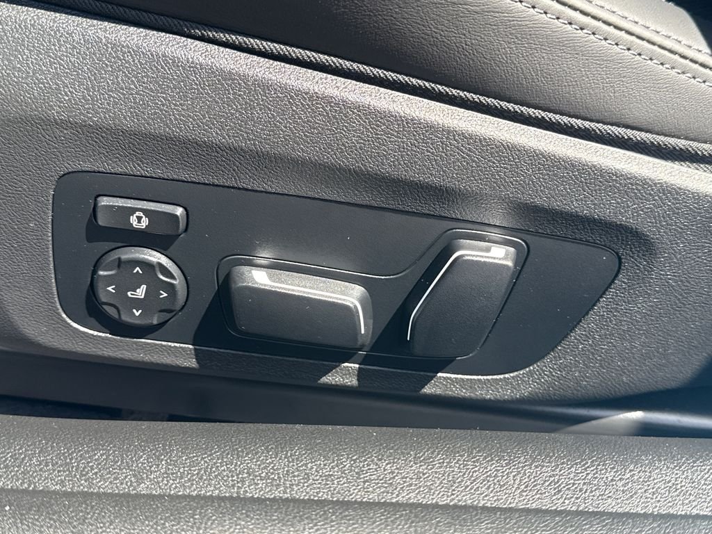 Used 2026 Skyscraper Grey Metallic BMW Competition image 19