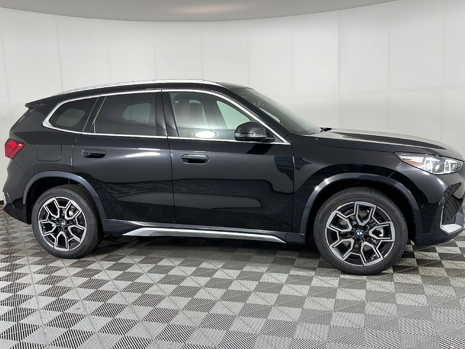 New 2027 Black Sapphire Metallic BMW xDrive28i image 2