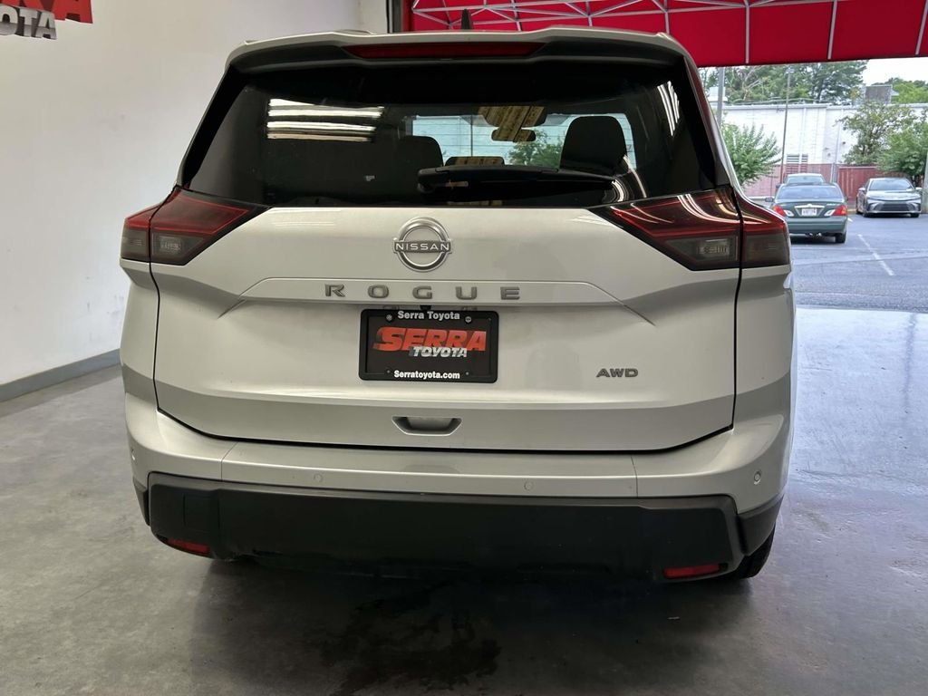 Used 2024 Silver Nissan S image 4