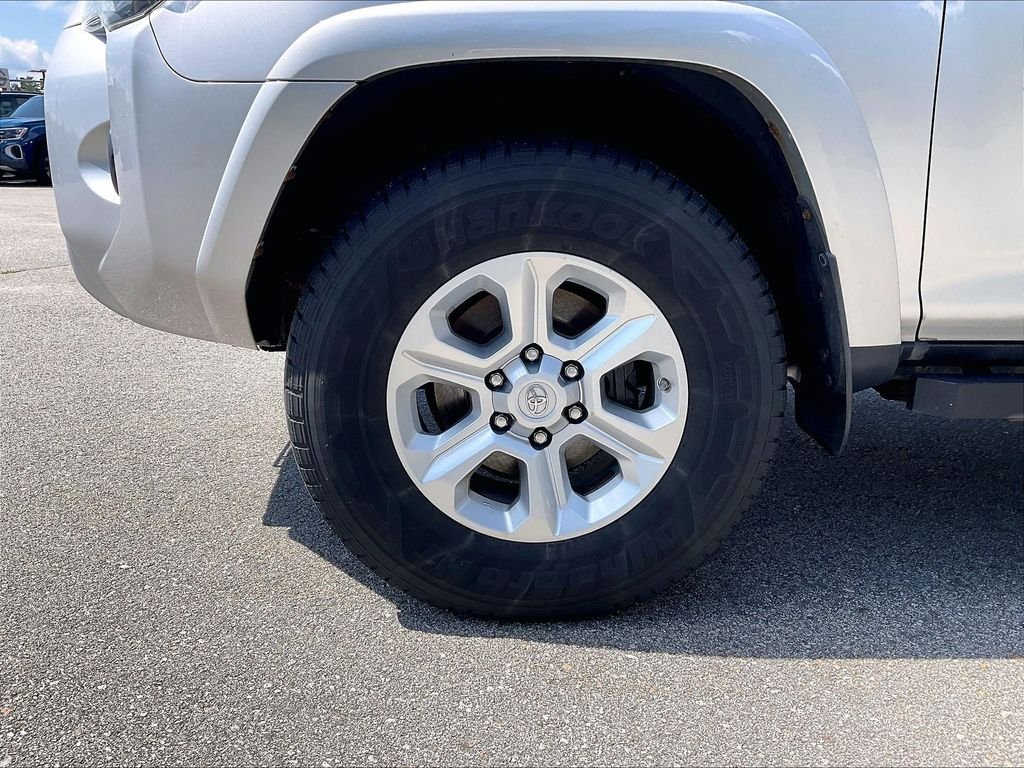 Used 2017 Classic Silver Metallic Toyota SR5 image 7