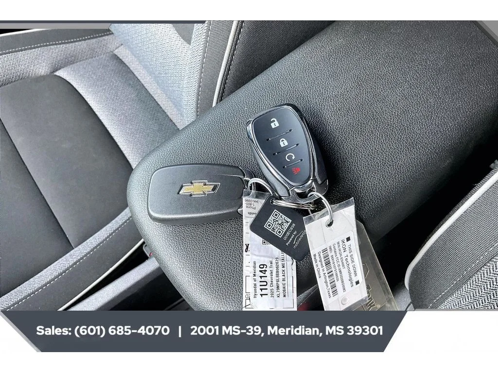 Used 2025 MOSAIC BLACK METALLIC Chevrolet LT image 9