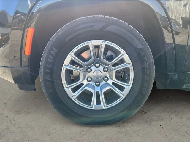 Used 2024 Diamond Black Crystal Pearlcoat Jeep Base image 16