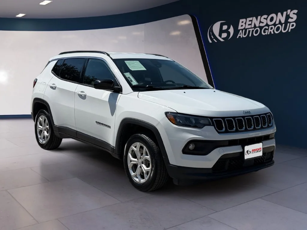 Used 2024 White Jeep Latitude image 7